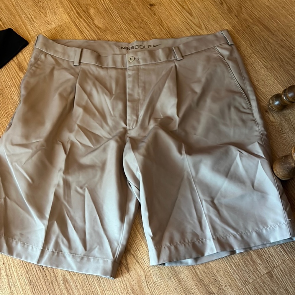 Nike golf shorts sz 40